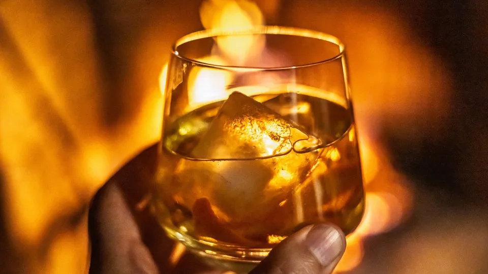 Entenda os efeitos do metanol e o que acontece a cada hora após a intoxicação