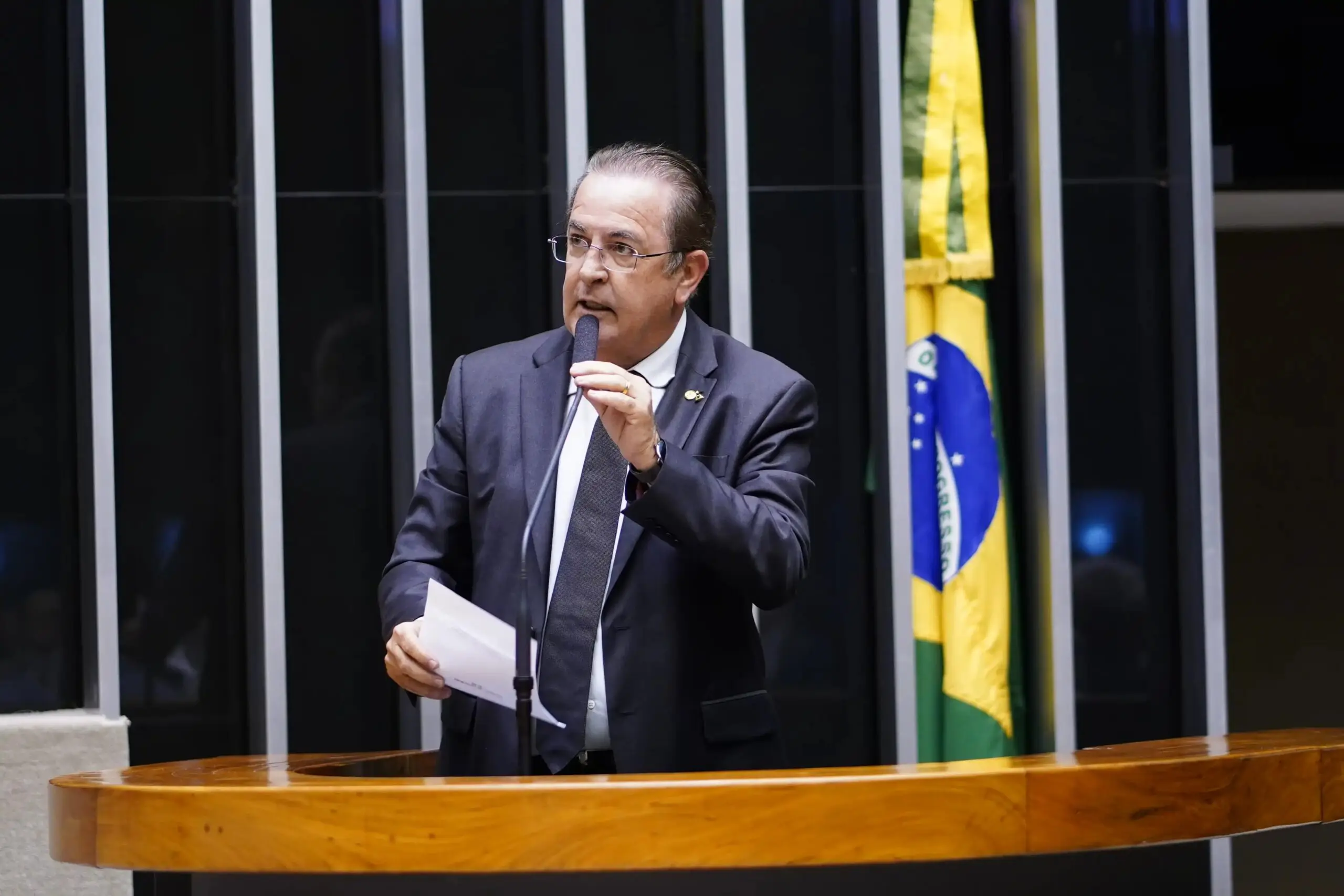 Deputado do PL quer ouvir sindicalistas sobre fim da escala 6×1