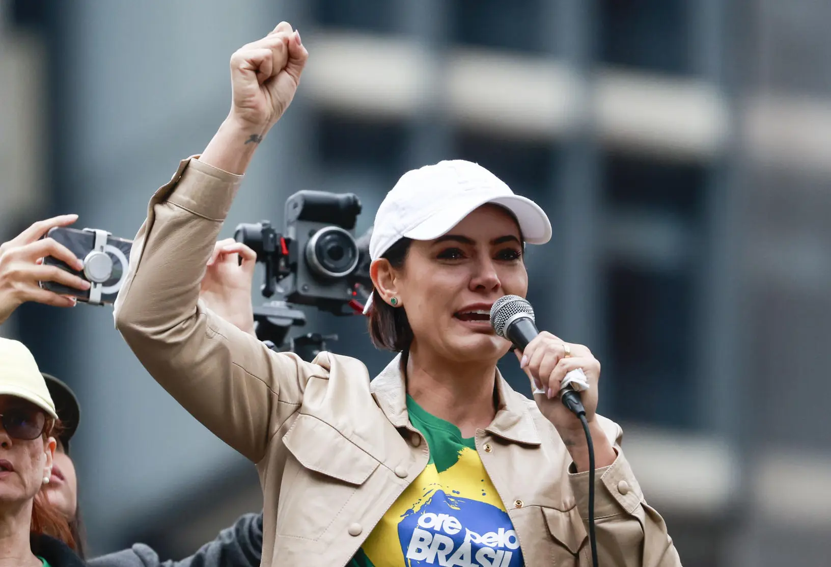 Michelle nega concorrer eleição e diz que rotina da família “foi profundamente abalada” após prisão de Bolsonaro