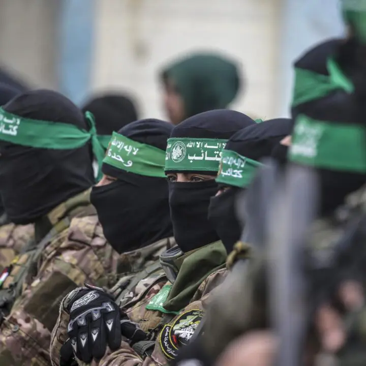 Israel omite terroristas exigidos pelo Hamas em lista de palestinos que serão libertados