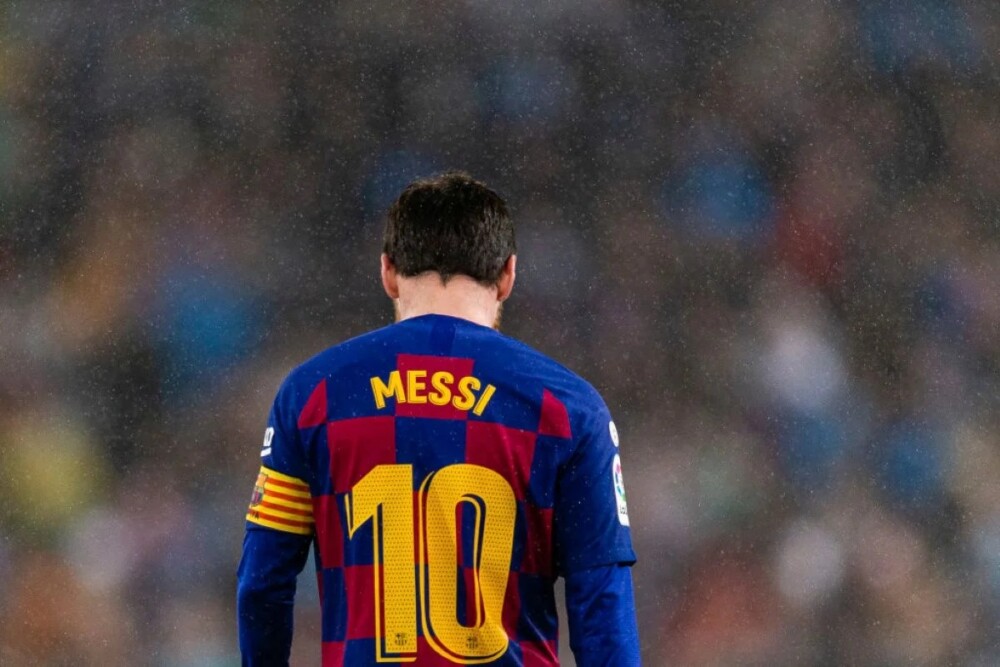 Presidente do Barcelona revela desejo de homenagear Messi: “Merece”