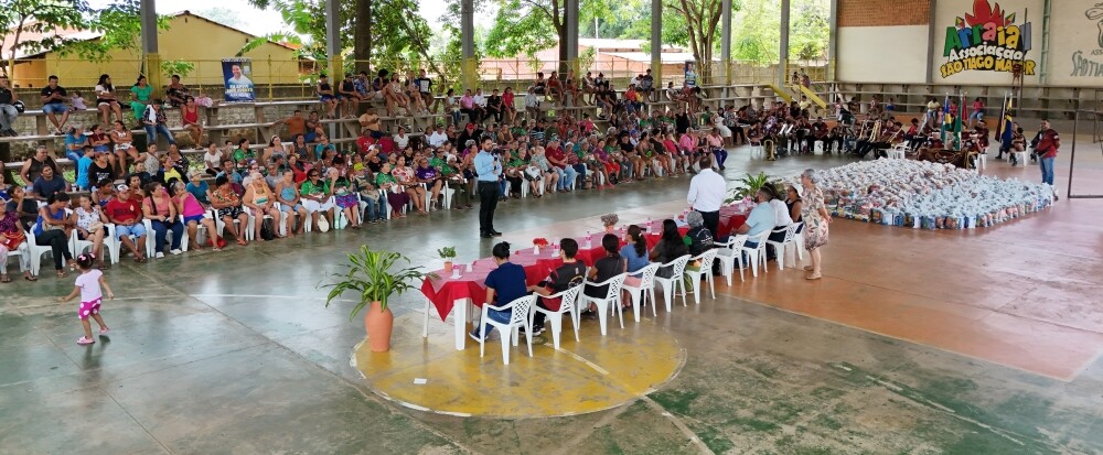 Deputado Alex Redano acompanha entrega de cestas básicas e kits de higiene na Zona Leste de Porto Velho