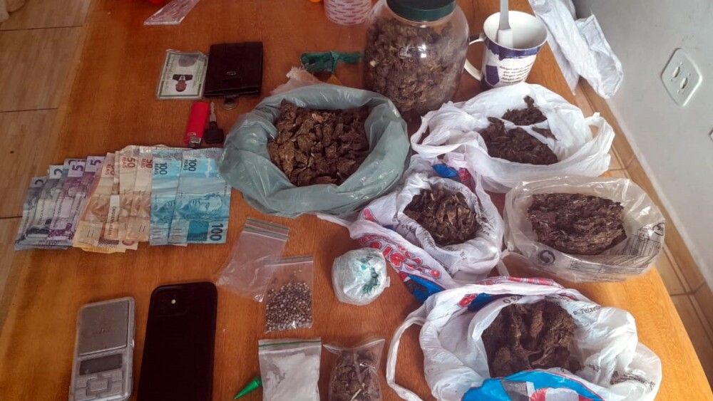 Dupla é presa com cocaína e maconha no Village do Sol em Cacoal