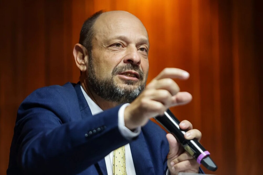 INSS paralisa programa que reduzia fila de espera por falta de verba