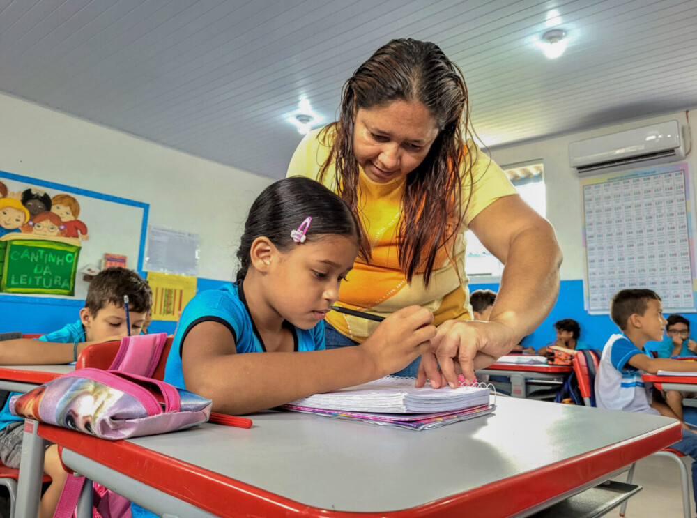 Dia dos Professores: Histórias de dedicação e amor pela educação