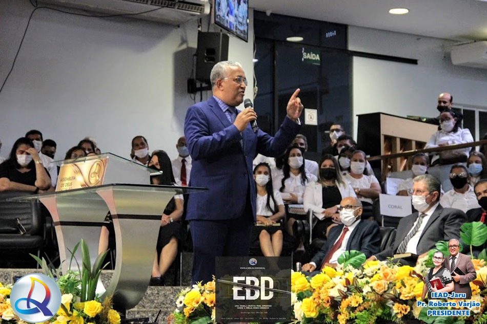 Pastor Roberto Varjão é homenageado durante o Jubileu de Ouro da IEAD Cacoal, RO