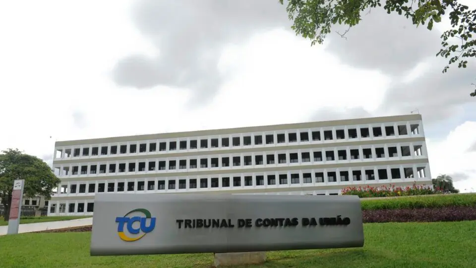 TCU suspende decisão que obrigava governo a perseguir o centro da meta fiscal