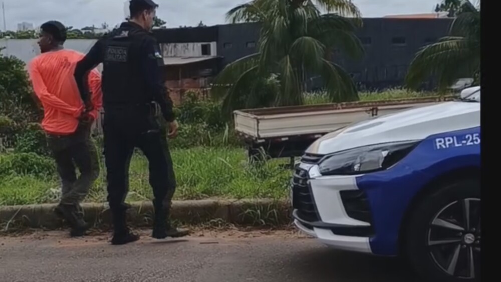 Populares imobilizam suspeito de furto em Cacoal até chegada da PM