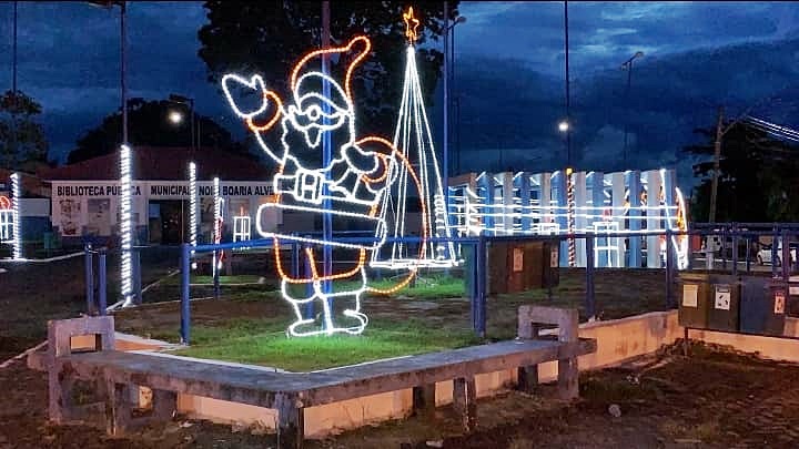 Praça de Alvorada d’Oeste, RO recebe ornamentação Natalina