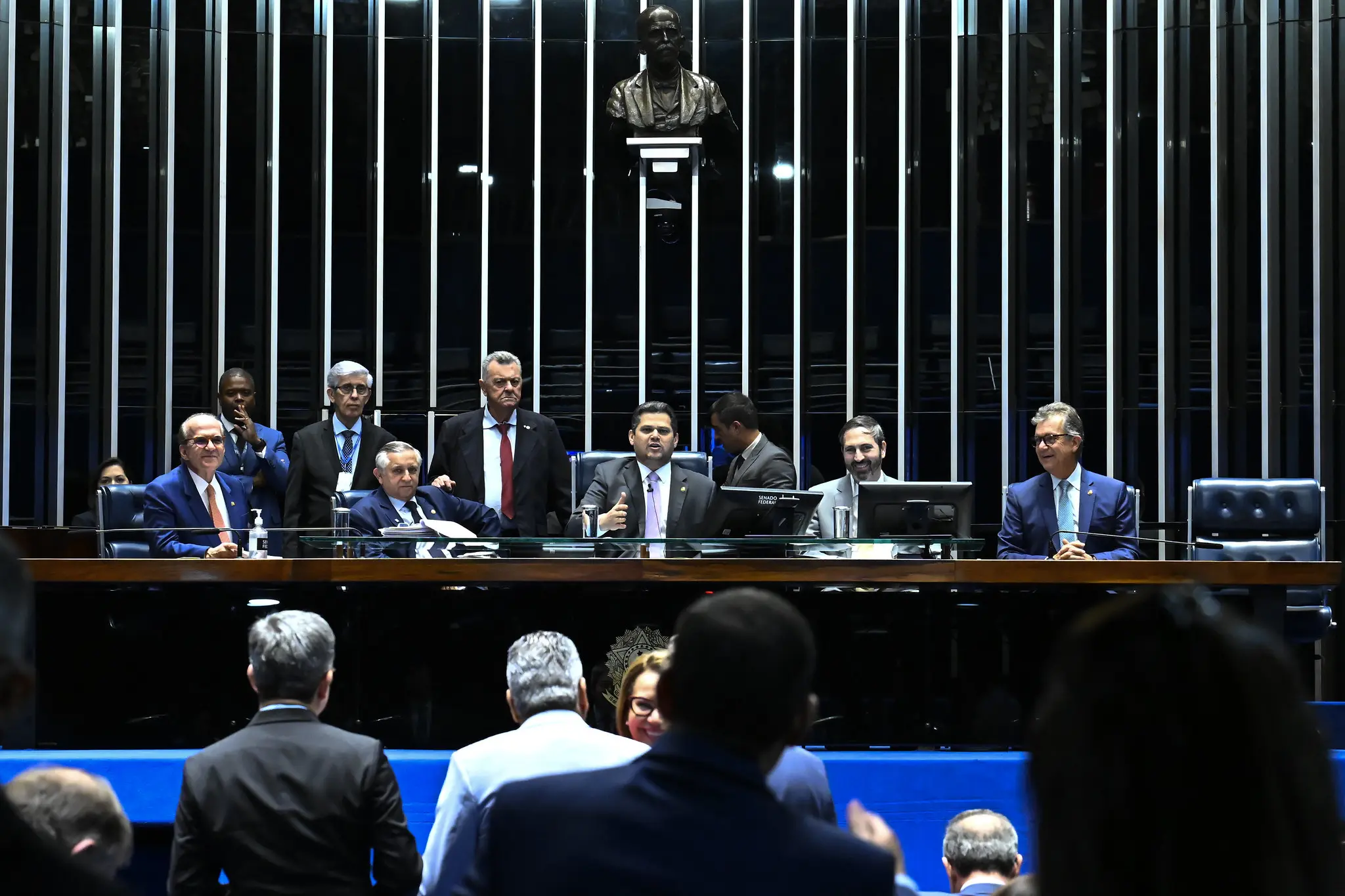 Senado libera R$ 5 bilhões para Forças Armadas fora do arcabouço; veja como senadores votaram