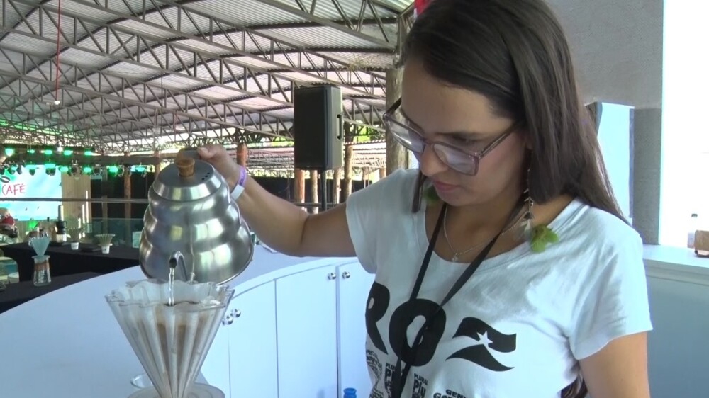 A precisão da copa Koar valoriza o barista com concurso de passar cafézinho