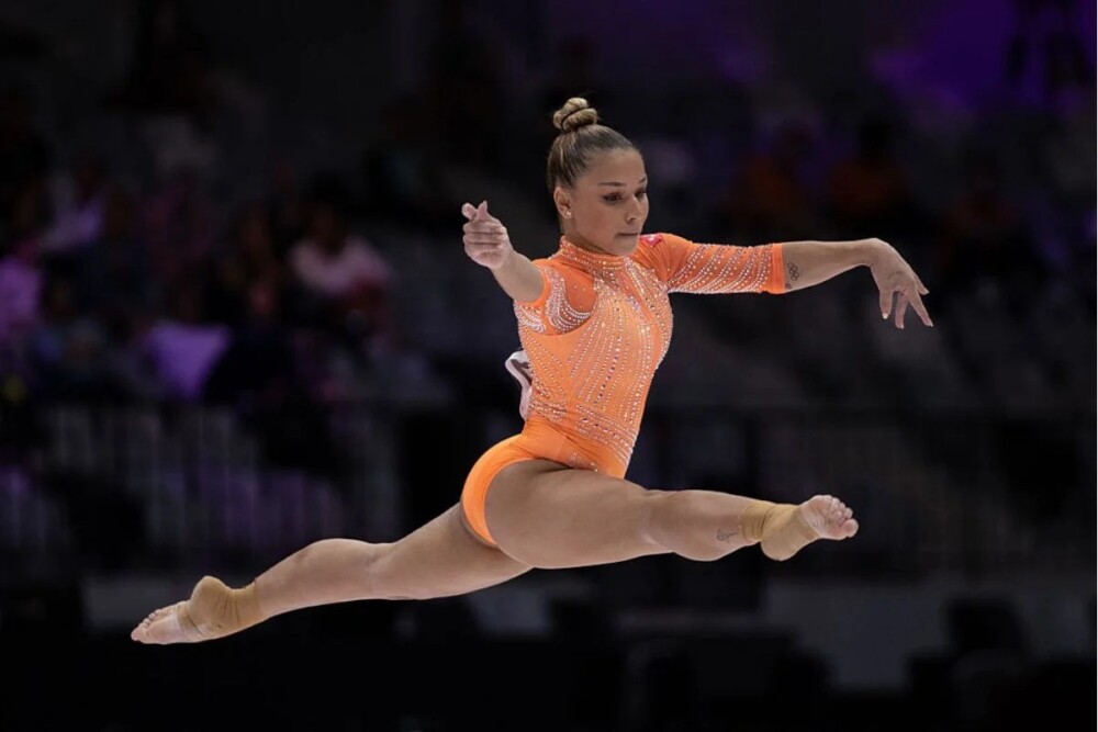 Flávia Saraiva encara final da trave no Mundial neste sábado (25/10)