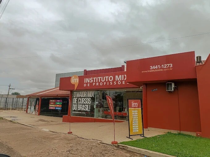 Sicoob e Instituto Mix levam saúde, lazer e cuidados à comunidade