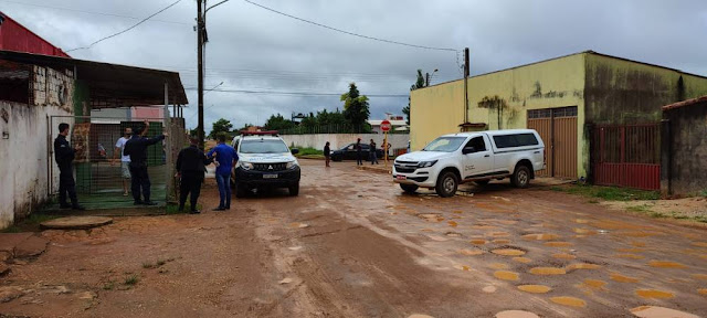 Corpo de dono de bar é encontrado já em decomposição, próximo a banheiro, neste domingo, 19
