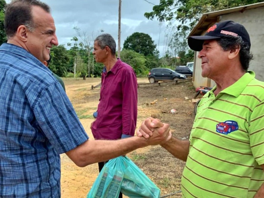 Prefeito Vanderlei Tecchio, entrega secador de café para ASPROZERO, neste domingo, em Alvorada d’Oeste, RO