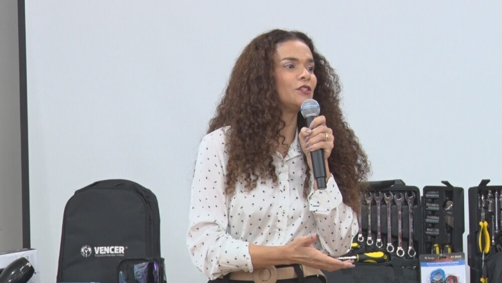 Mais de 40 kits profissionais são entregues em Cacoal