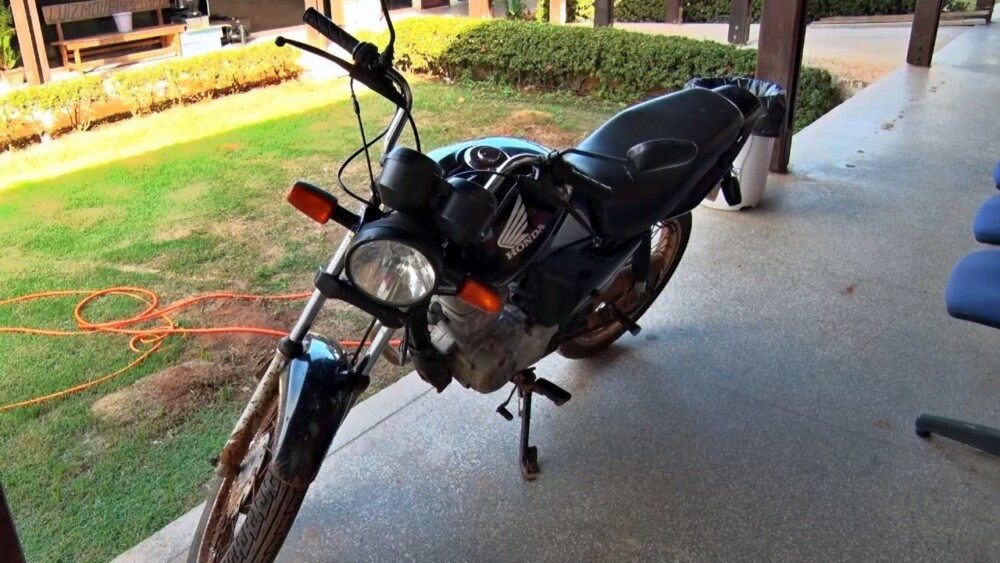 Motocicleta abandonada é apreendida e encaminhada à Polícia Civil
