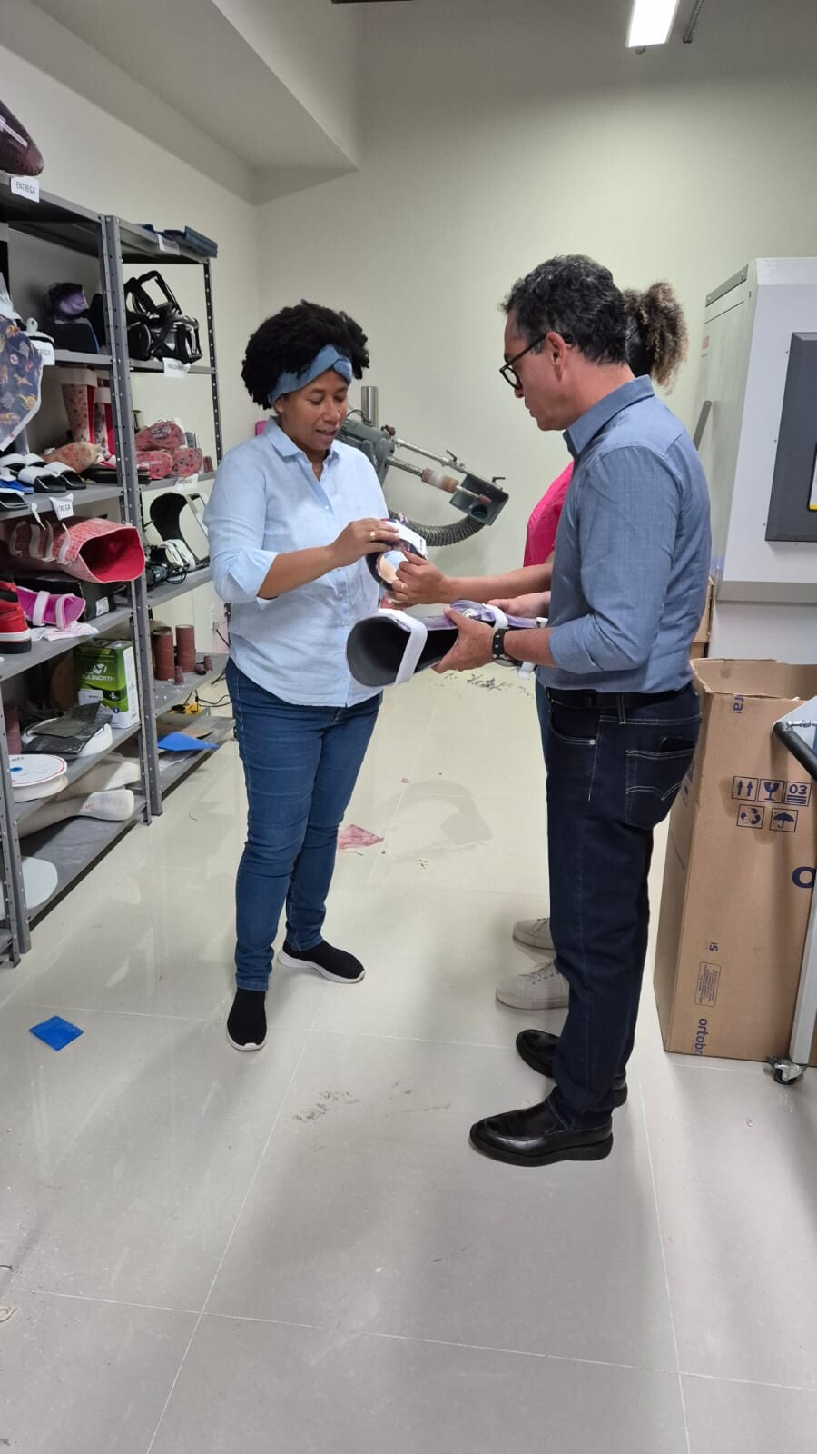 Deputada Sílvia Cristina apresenta trabalho do Centro de Reabilitação ao vice-governador Sérgio Gonçalves