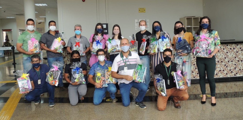 Começa a entrega de presentes para crianças que escreveram para o Papai Noel dos Correios em, Jaru, RO