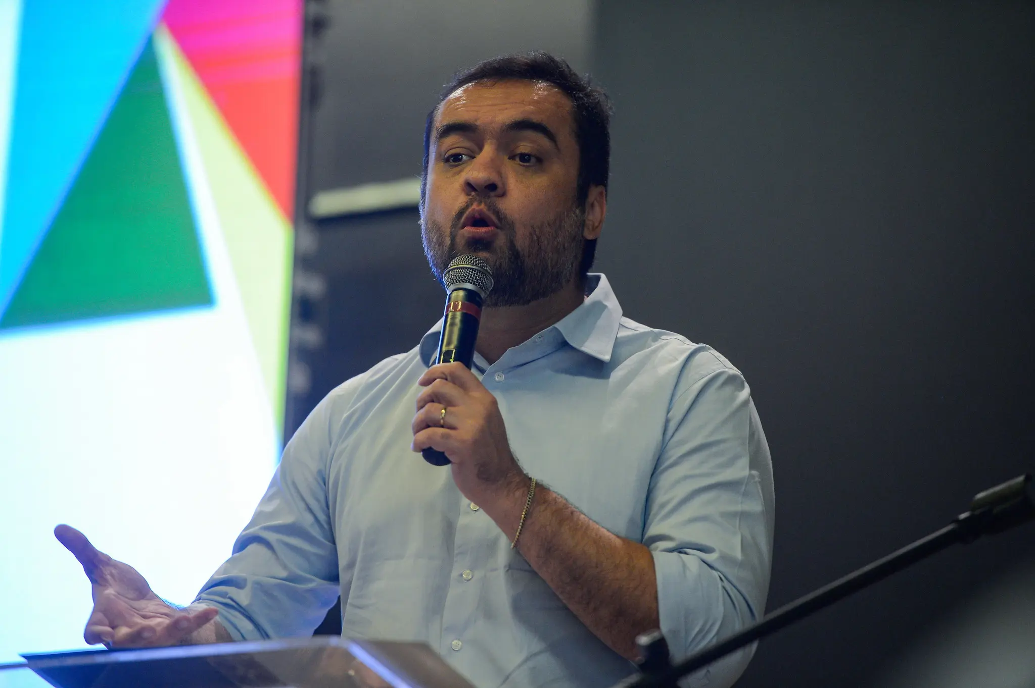 PT fala em “espionagem” e aciona STF contra Castro por contato com governo Trump