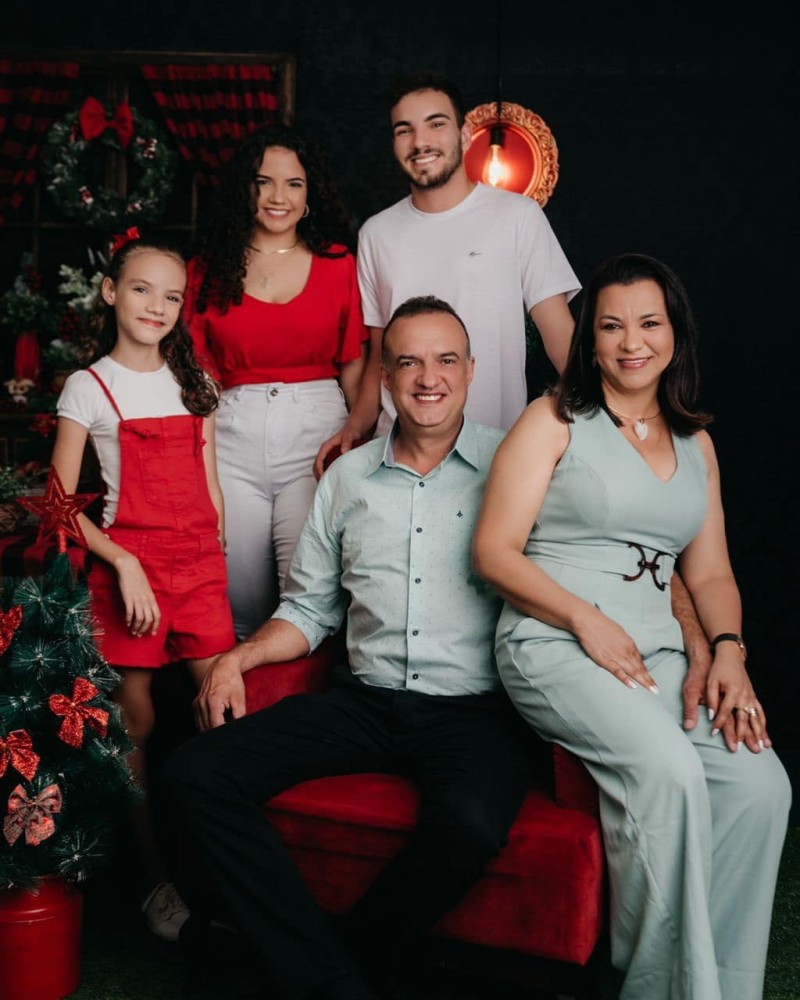 Vanderlei Tecchio e Família, deseja à todos, um Feliz Natal