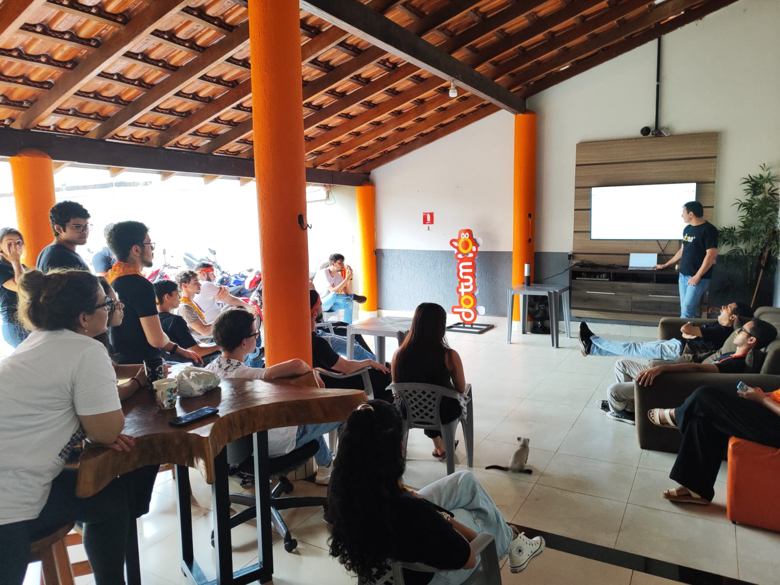 Oportunidade para jovens da comunidade: Dotum anuncia 3° turma do curso de formação gratuita em Tecnologia