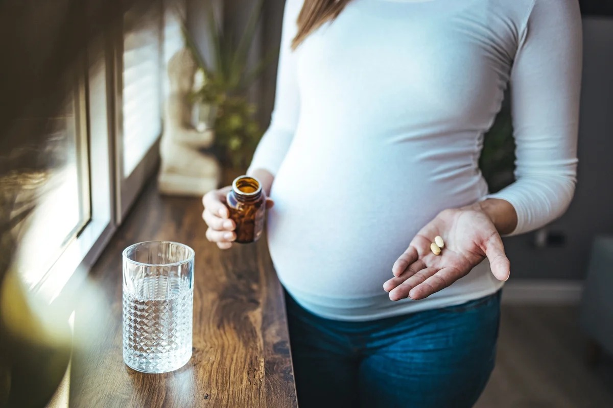 Paracetamol na gravidez não aumenta risco de autismo, confirma estudo