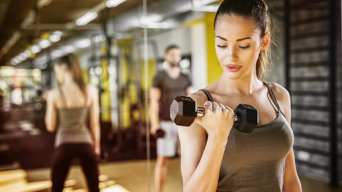 Mais peso ou mais repetições? Treino para conseguir massa muscular rápido