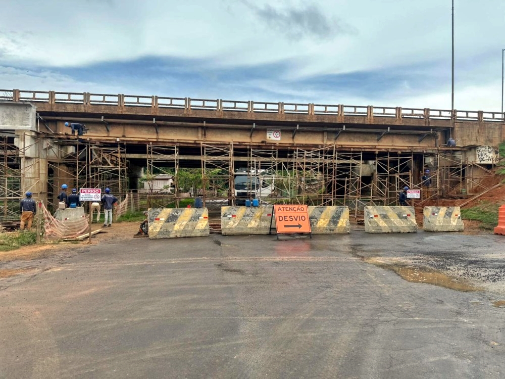 Interdição na Rua Beira Rio altera trânsito entre Setores 02 e 03 em Jaru; há alternativas
