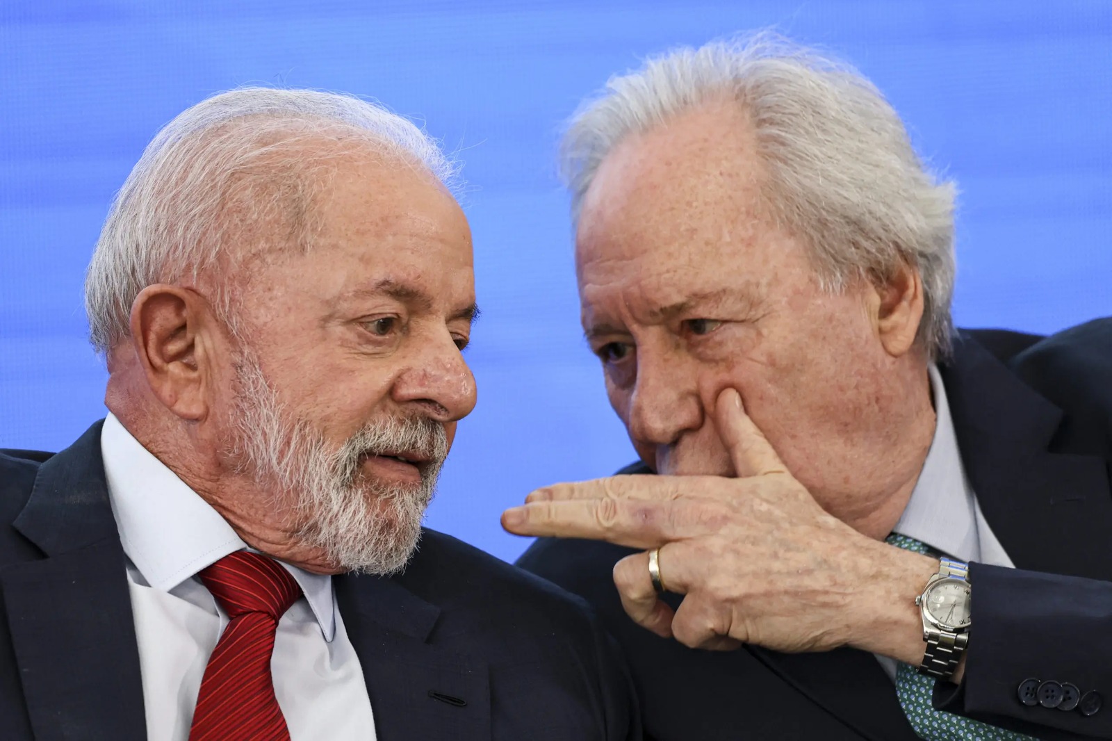 Lula dribla Congresso e amplia poder do governo sobre fiscalização de conteúdos