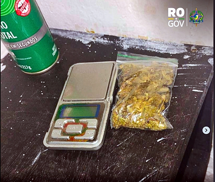 Homem é preso durante operação contra comércio ilegal de celulares