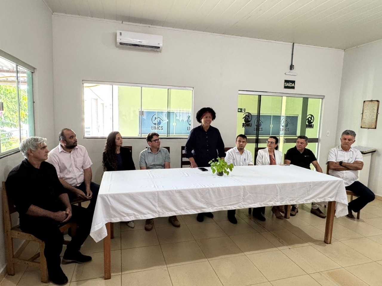 Deputada Sílvia Cristina faz a entrega de R$ 200 mil para o Lar do Idoso em Jaru