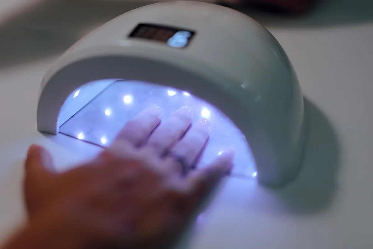 Unhas em gel: o que muda após proibição de substâncias em esmaltes