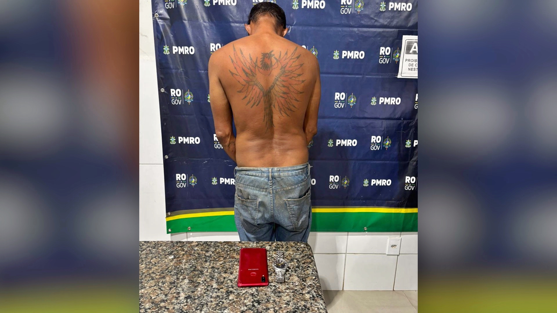 Homem é preso ao tentar vender relógio furtado em boca de fumo no bairro Village do Sol