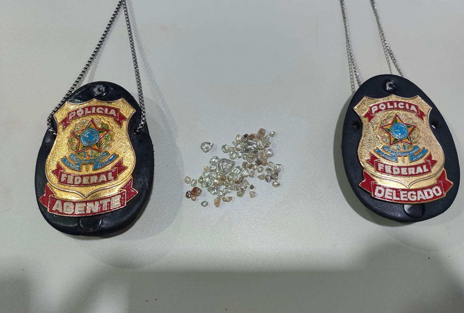 PF intercepta venda clandestina de diamantes e prende quatro pessoas em flagrante em Rondônia