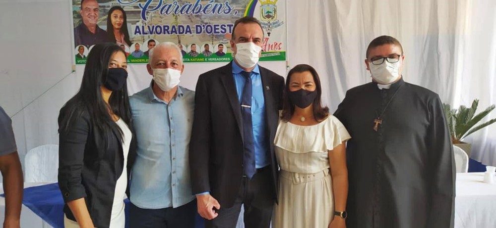 Alvorada do Oeste completa 35 anos e atual prefeito Vanderlei Tecchio promove homenagem