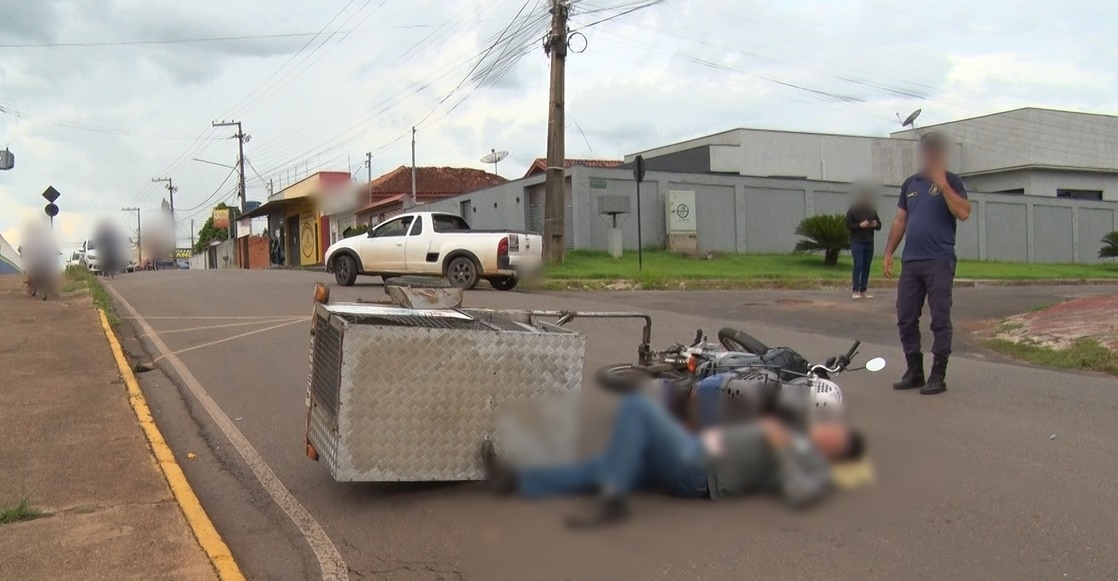 Motociclista fica ferido após colisão com picape no bairro Floresta, em Cacoal
