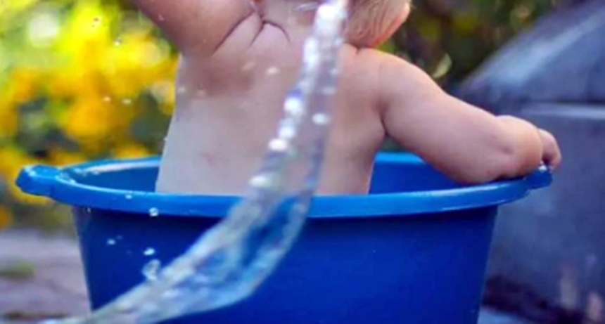 Bebê de sete meses morre após cair em balde com água na zona rural de Comodoro, MT