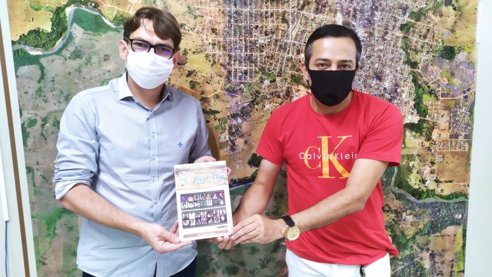 Escritor jaruense Elias Gonçalves é recebido pelo prefeito de Jaru em exercício Jeverson Lima