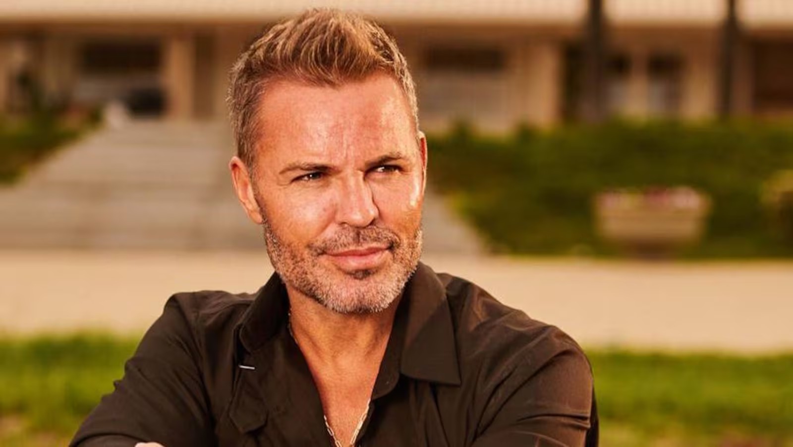 Eduardo Costa diz se arrepender de ter usado anabolizantes: ‘Pago o preço até hoje’