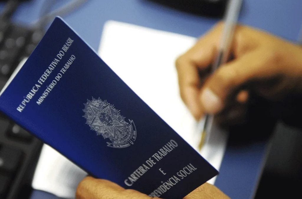 Desemprego cai para 5,4% em outubro e soma 5,9 milhões de pessoas