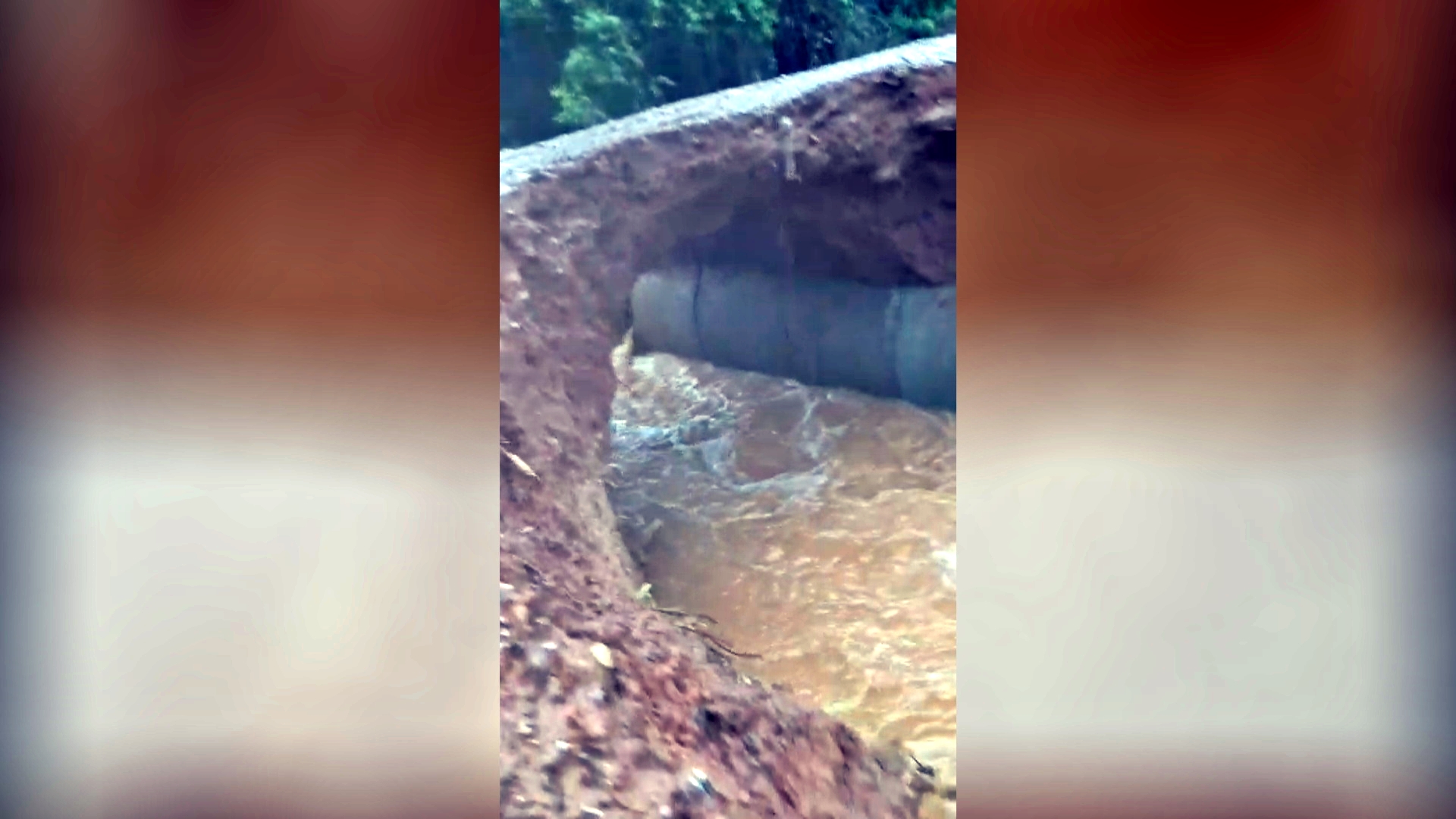 Moradores da Linha 10, ficam isolados no domingo pela manhã, por causa das chuvas, em Cacoal