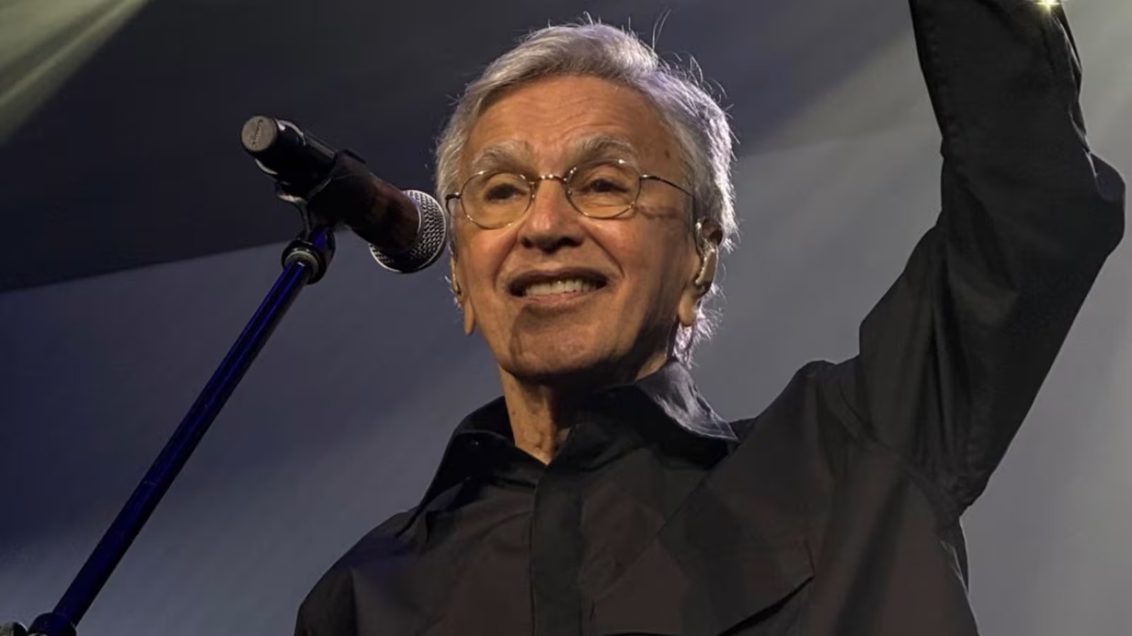Caetano Veloso prova que segue atento e forte em noite de trajetória viva