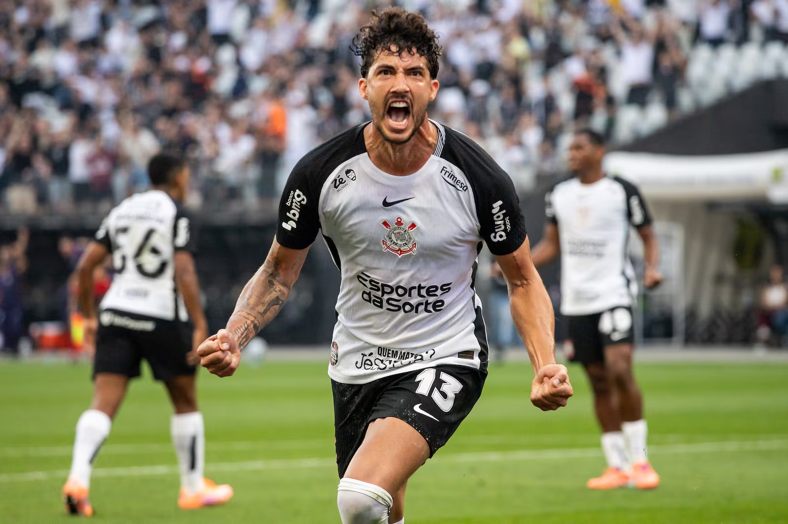 Corinthians e Botafogo empatam em duelo movimentado pelo Brasileirão