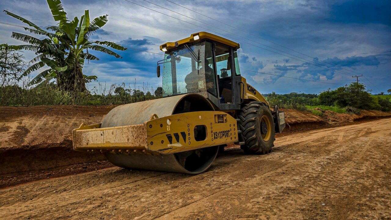 DER executa serviços de melhoria na RO-010, entre a BR-429 e Nova Brasilândia