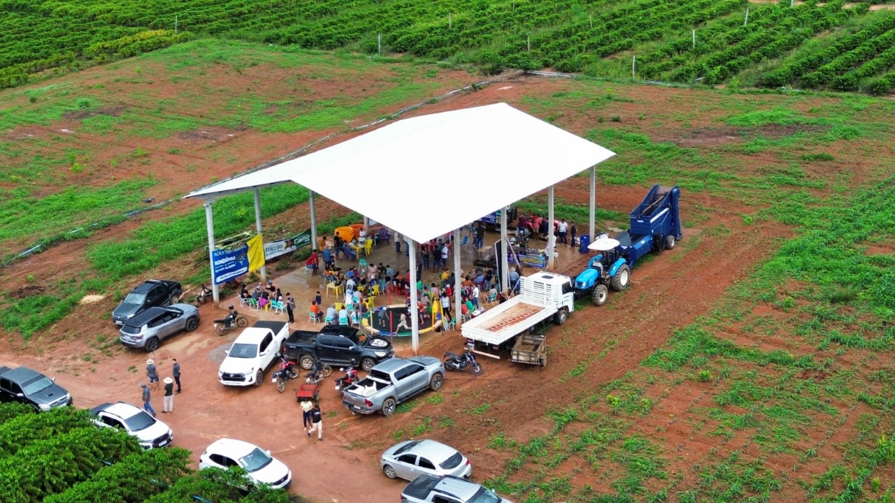 Cássio Gois entrega barracão e fortalece agricultura familiar em Nova Brasilândia