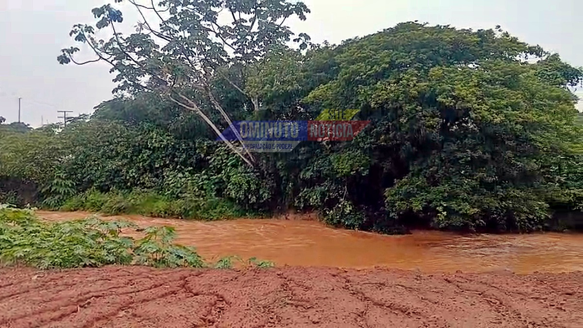 Pontos de alagamento na zona rural suspendem aulas em Cacoal