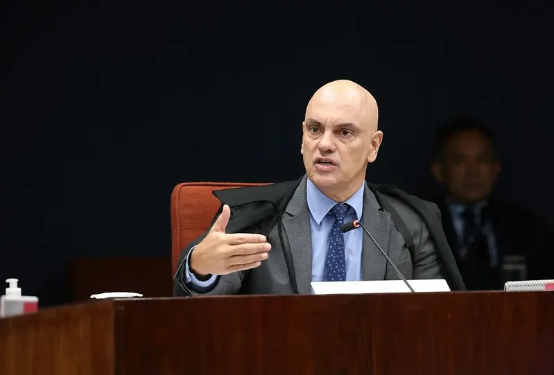 Moraes nega visita de Carlos a Bolsonaro no aniversário do vereador