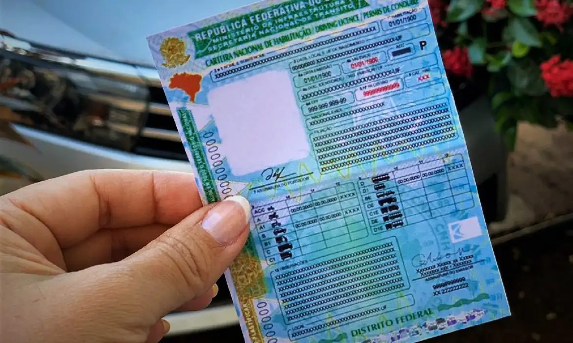 Exame toxicológico passa a ser exigido na primeira habilitação de todos os motoristas