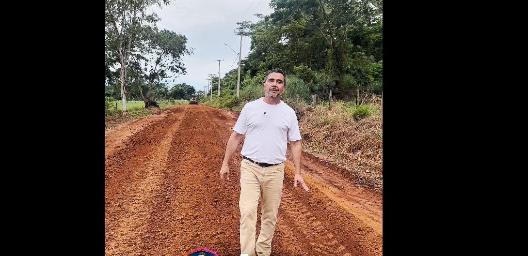 Recuperação da trafegabilidade avança na Oitinha da Embratel após obras de cascalhamento